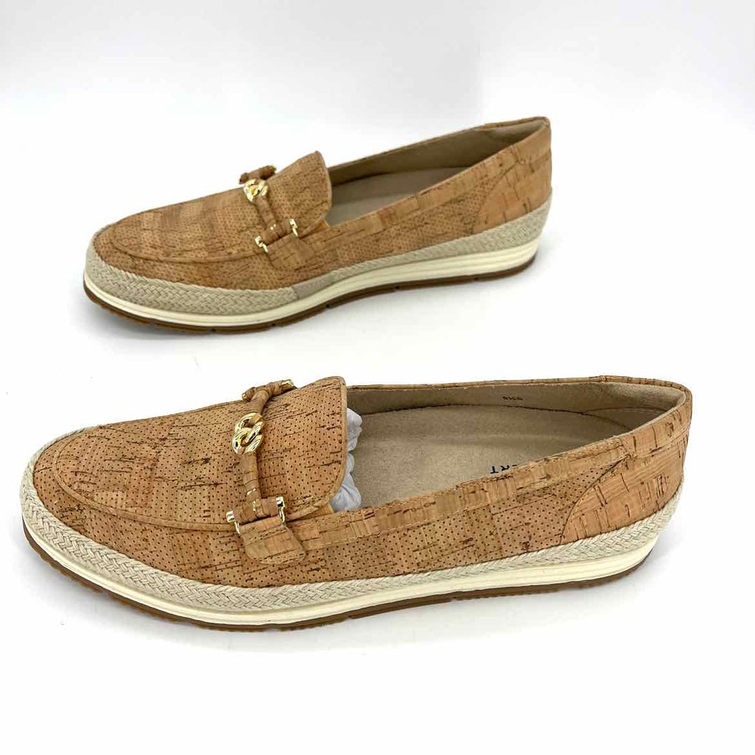 Shoe Size 8.5 VAN ELI Tan Flats