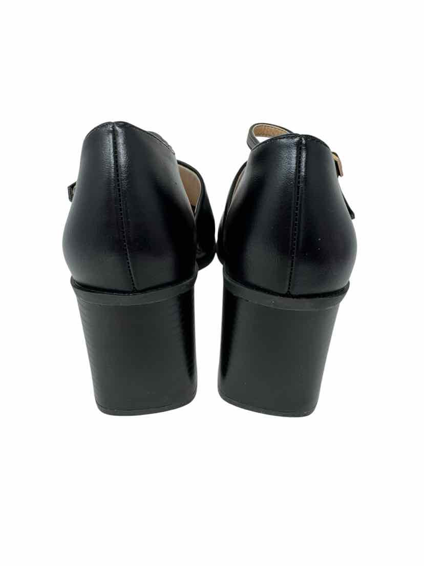 Shoe Size 6.5 Black Pumps