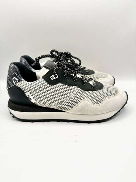 Shoe Size 39 P448 Black Sneakers