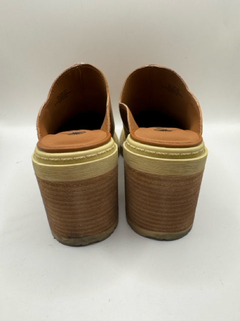 Shoe Size 8.5 OTBT Brown Leather Pumps