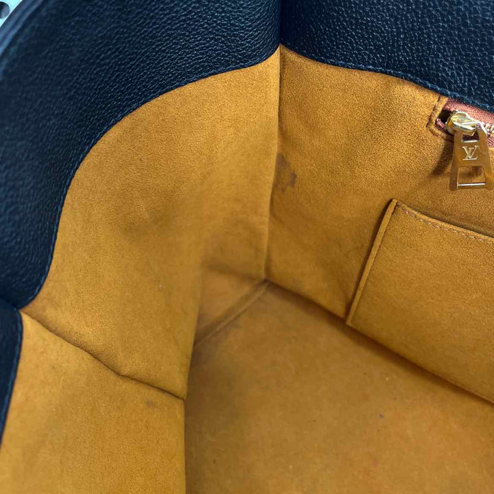 Louis Vuitton Luxury - Purse