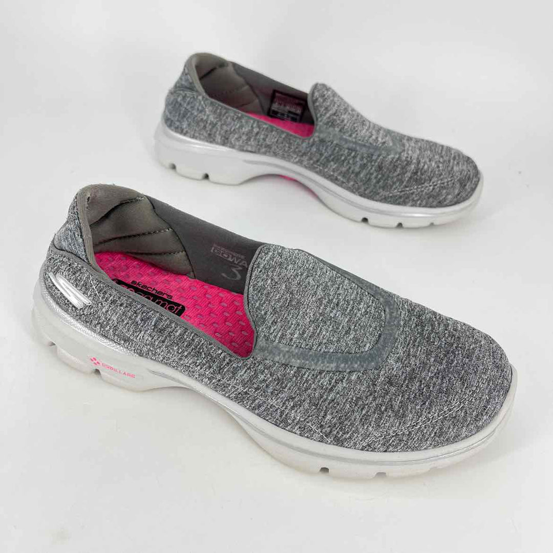 Shoe Size 6 Sketchers Gray Flats