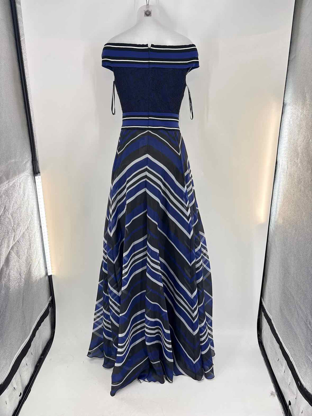 Size M TADASHI SHOJI Purple Print PROM