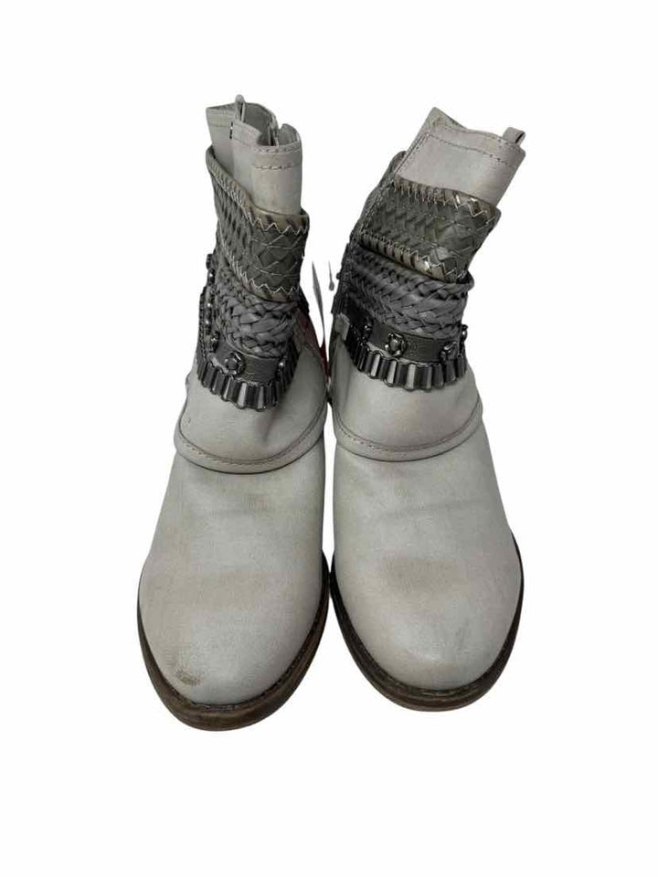 Shoe Size 10 CARLOS Gray Leather Boots