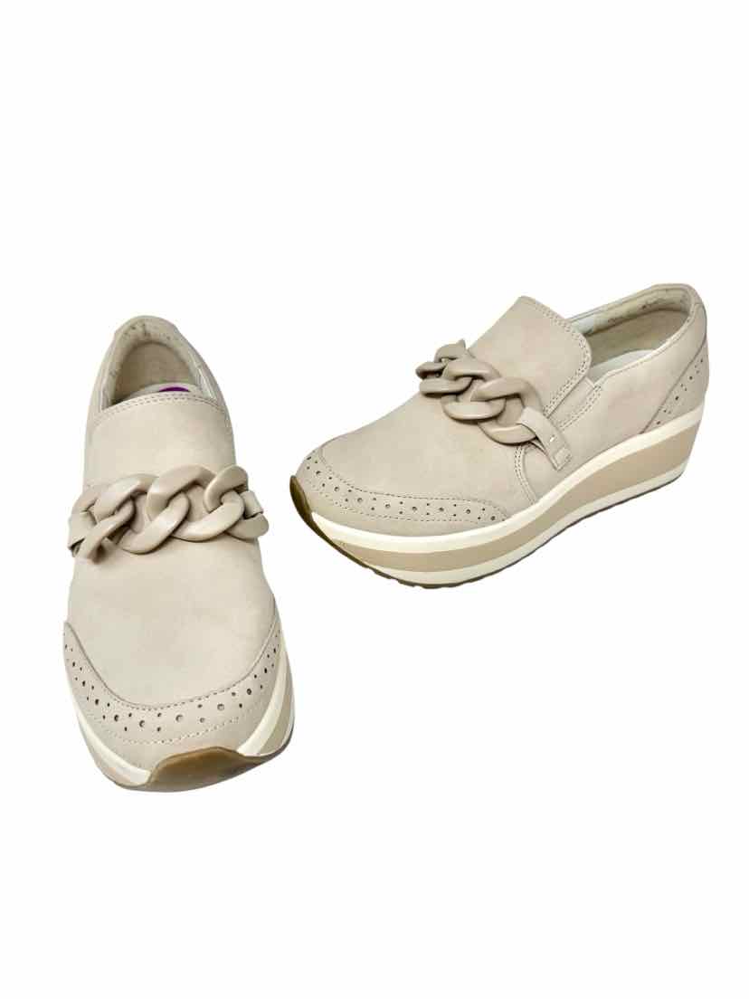 Shoe Size 8.5 Dolce Vita Tan Loafers