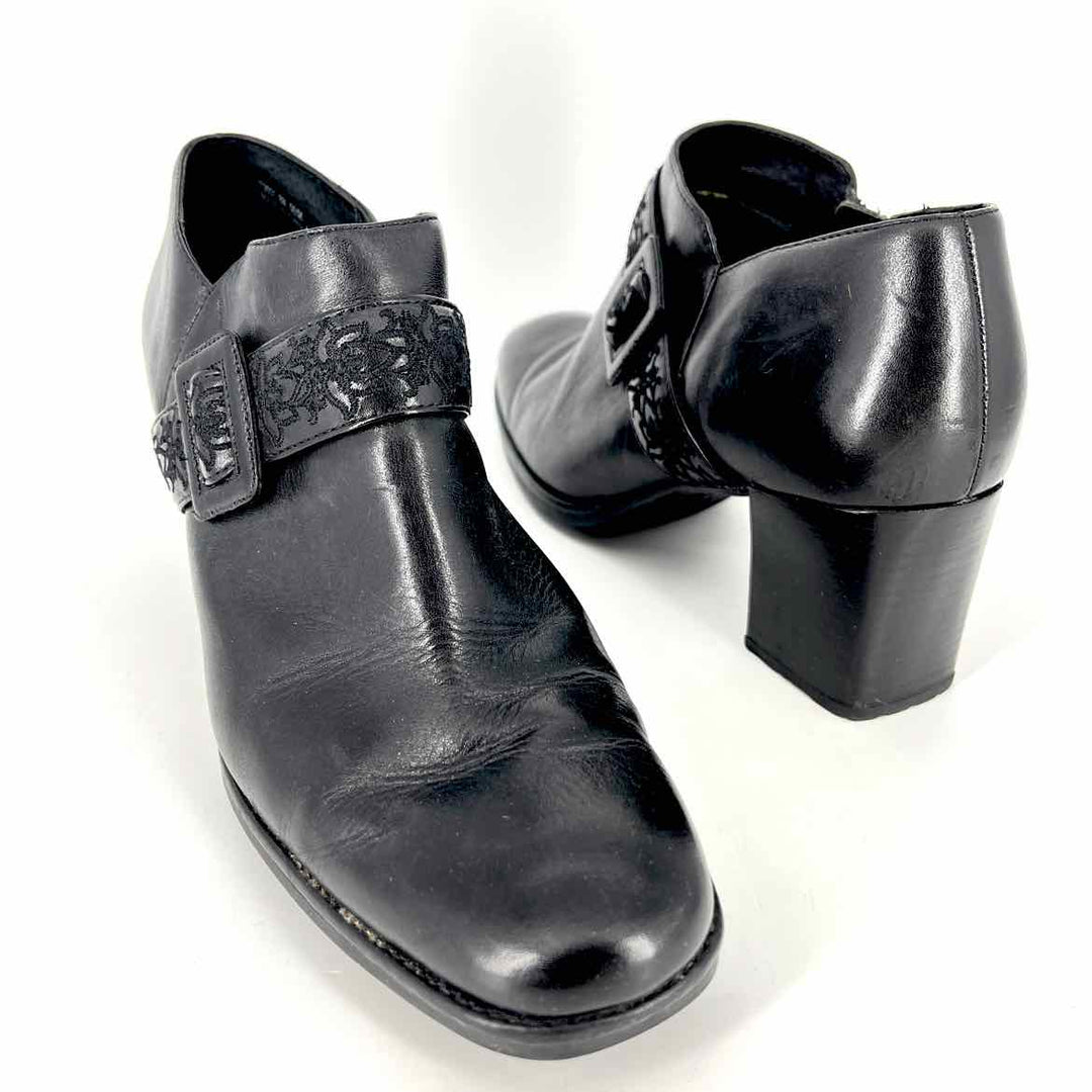 Shoe Size 8 CLARKS Black Leather Boots