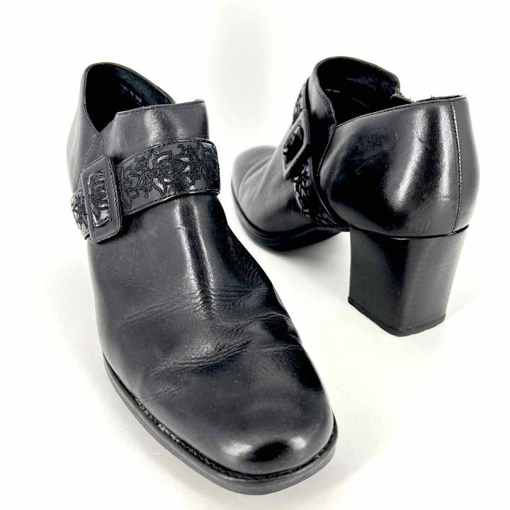 Shoe Size 8 CLARKS Black Leather Boots