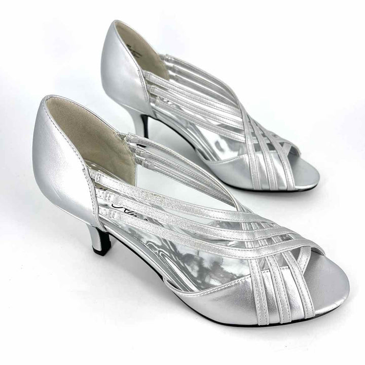 Shoe Size 9 Silver Faux Leather Pumps