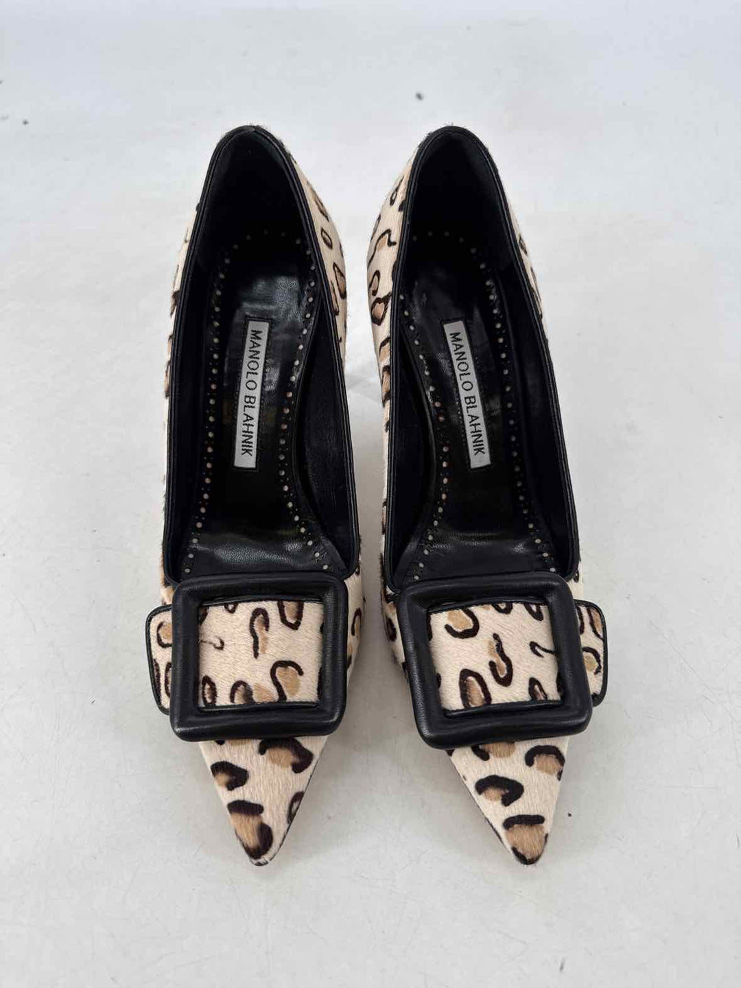 Shoe Size 35 MANOLO BLAHNIK Cream Pumps