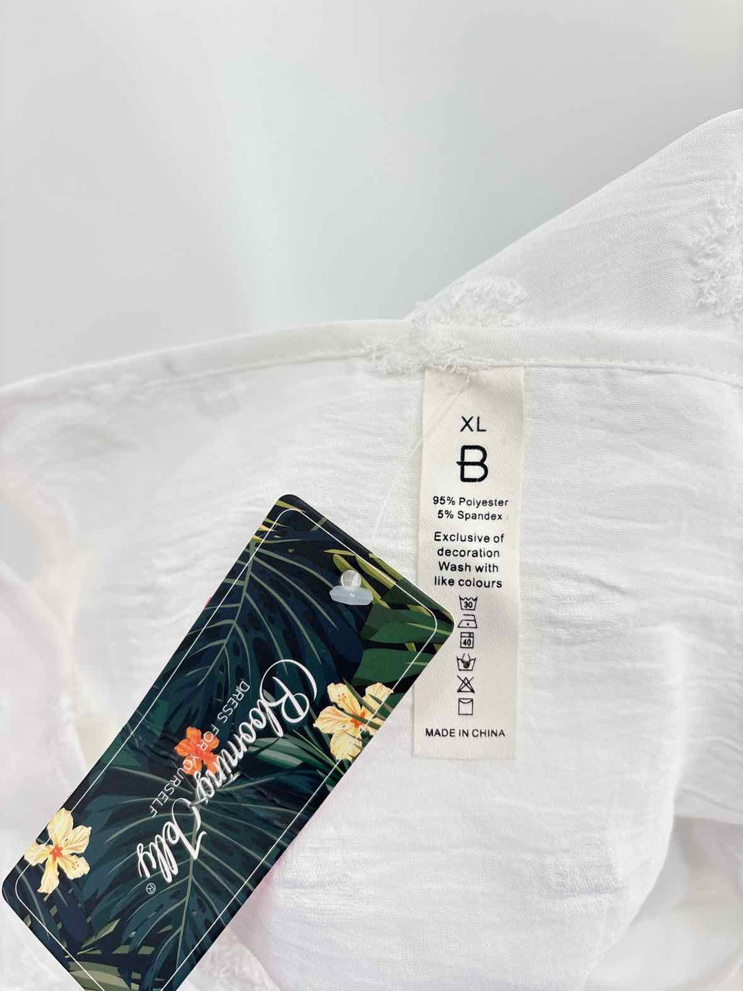 Size XL BLOOMING JELLY White Shirt