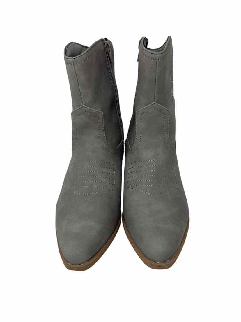 Shoe Size 9 SONOMA Gray Boots