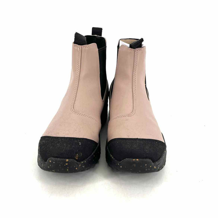Shoe Size 7.5 Pale Pink Rubber Boots