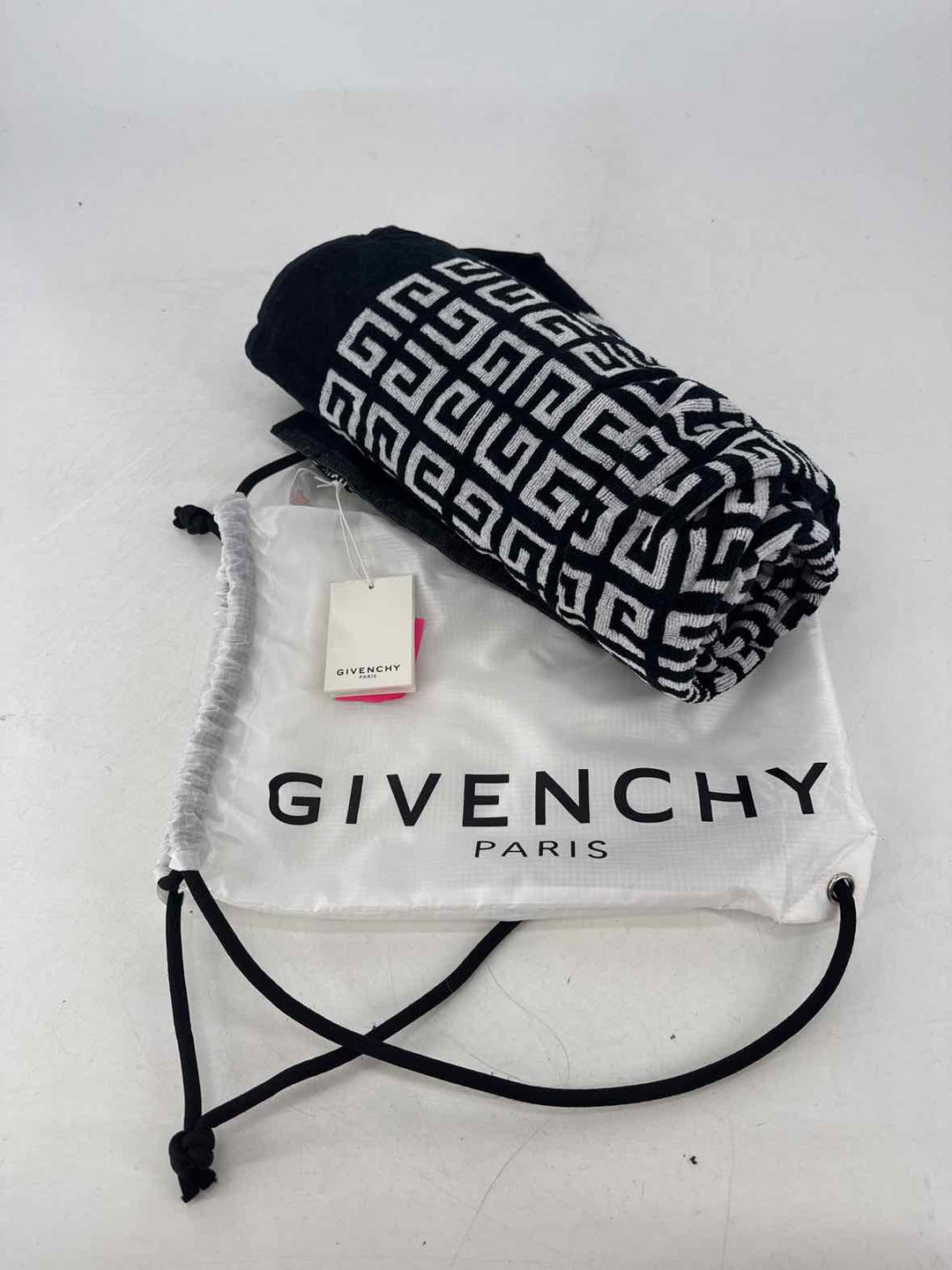 GIVENCHY Towel Set