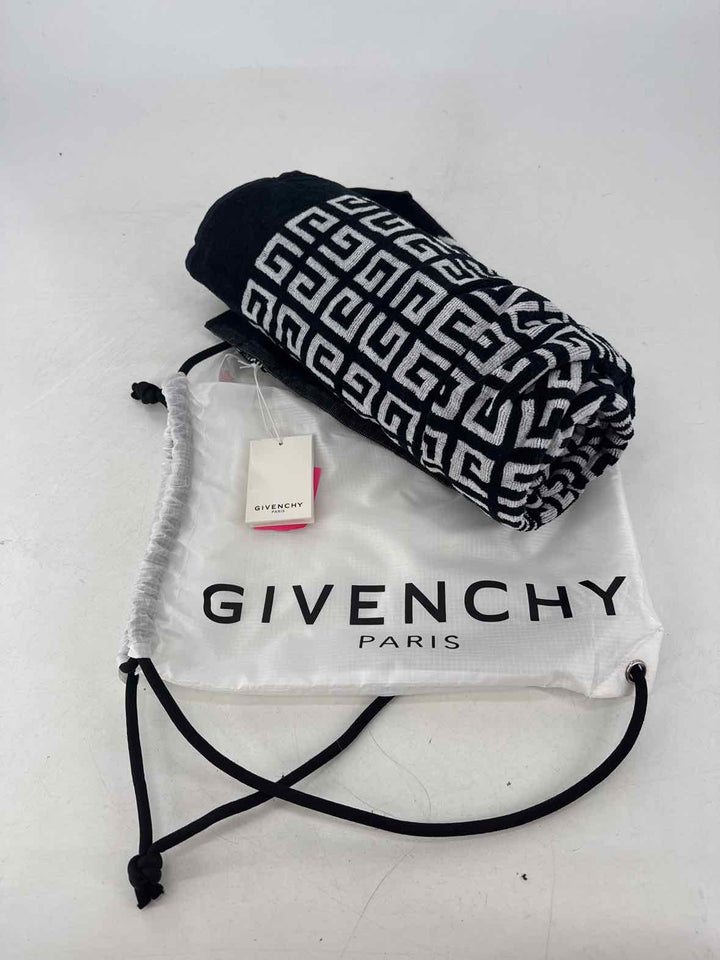 GIVENCHY Towel Set