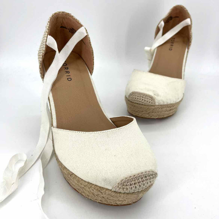 Shoe Size 8 Torrid Ivory Cotton Pumps
