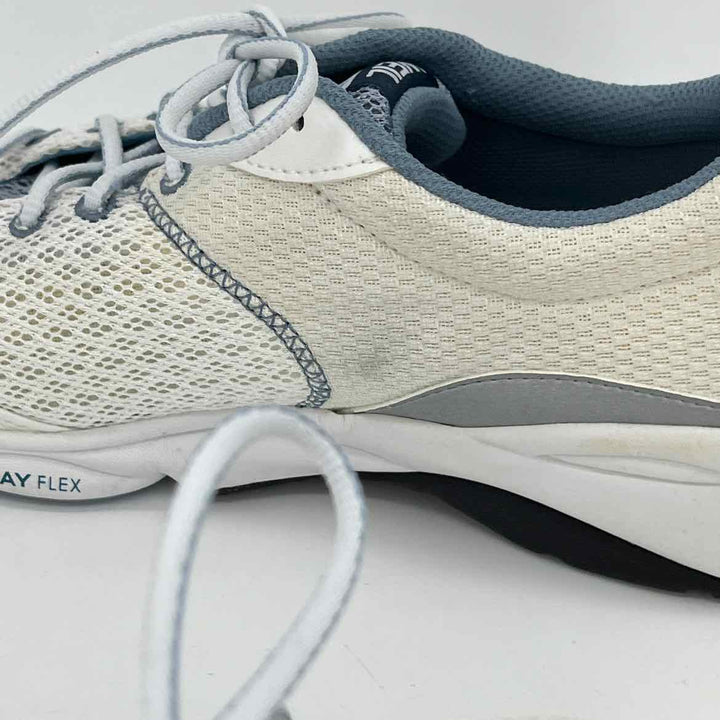 Shoe Size 9.5 White Knit Sneakers