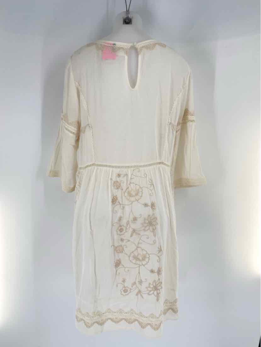 Size L AKEMI + KIM Cream Dress