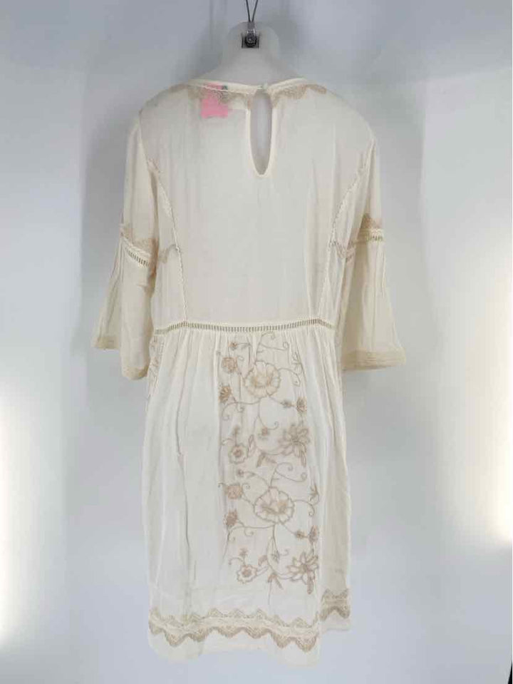 Size L AKEMI + KIM Cream Dress