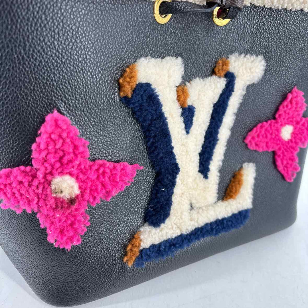 Louis Vuitton Luxury - Purse
