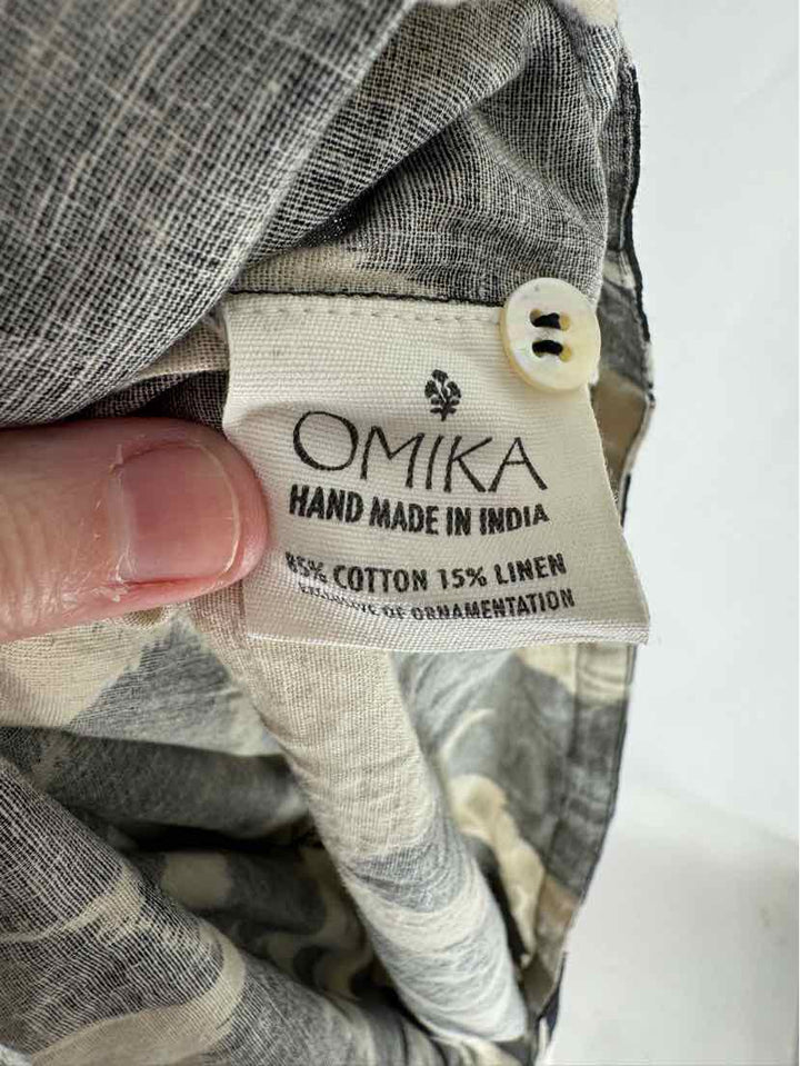 Size M OMIKA Black Print Dress