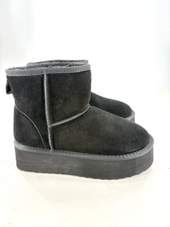 Shoe Size 8 Black Boots