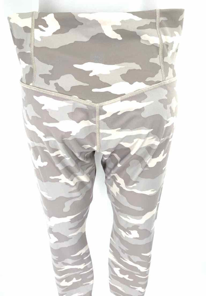 Size L Athleta gray print Pants