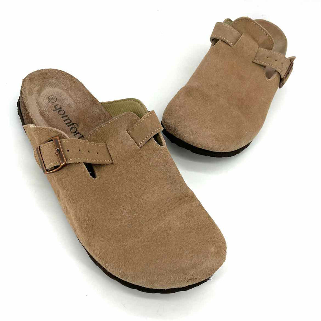 Shoe Size Tan Faux Leather Clogs