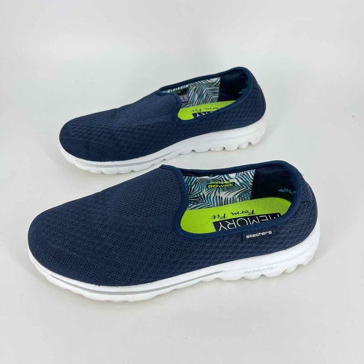 Shoe Size 6 Sketchers Navy Flats
