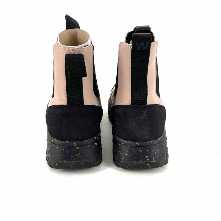 Shoe Size 7.5 Pale Pink Rubber Boots