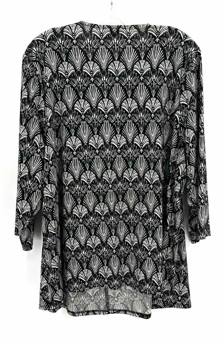 Size 22/24 LANE BRYANT Black/White Shirt