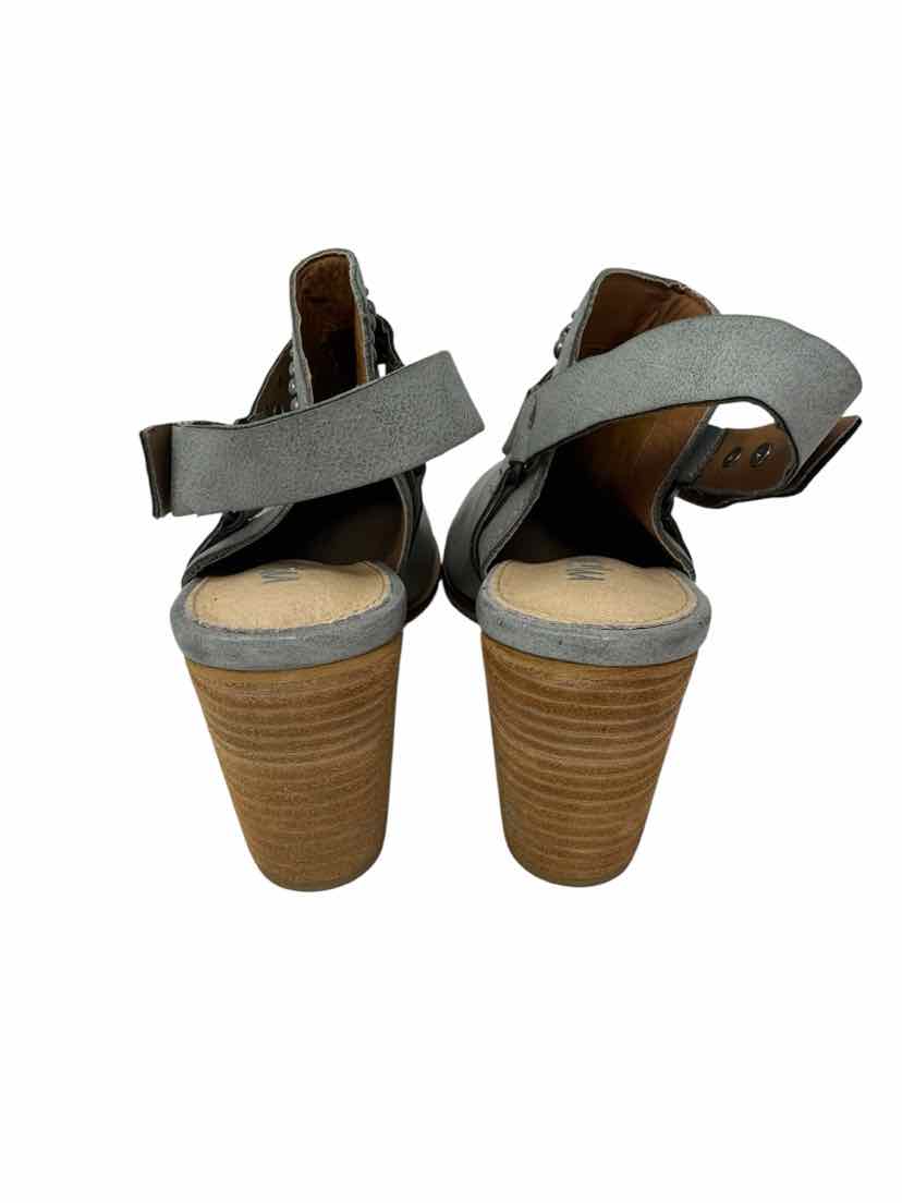 Shoe Size 9 Olive Pumps