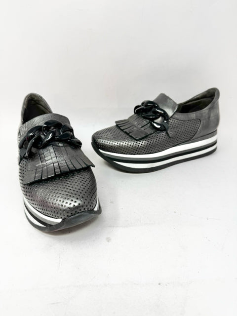 Shoe Size 39 Gray Sneakers