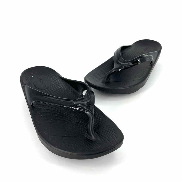 Shoe Size 8 OOFOS Black Sandals