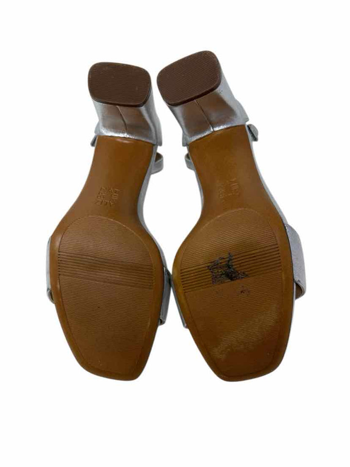 Shoe Size 9.5 Naturalizer Silver Leather Sandals