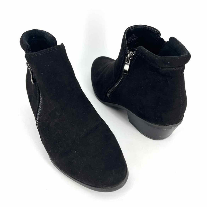Shoe Size 7.5 Black Boots