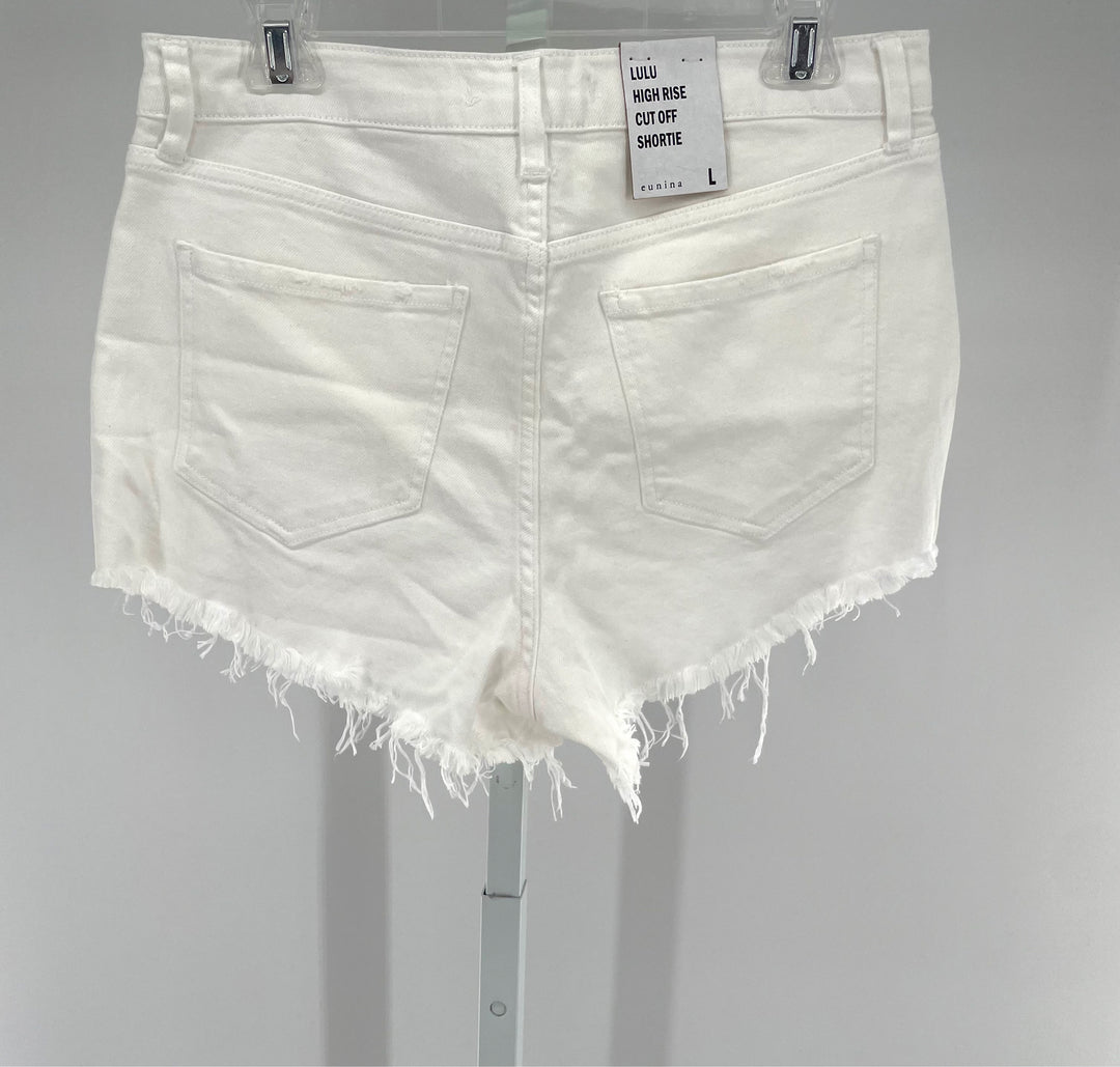 Size L White Shorts