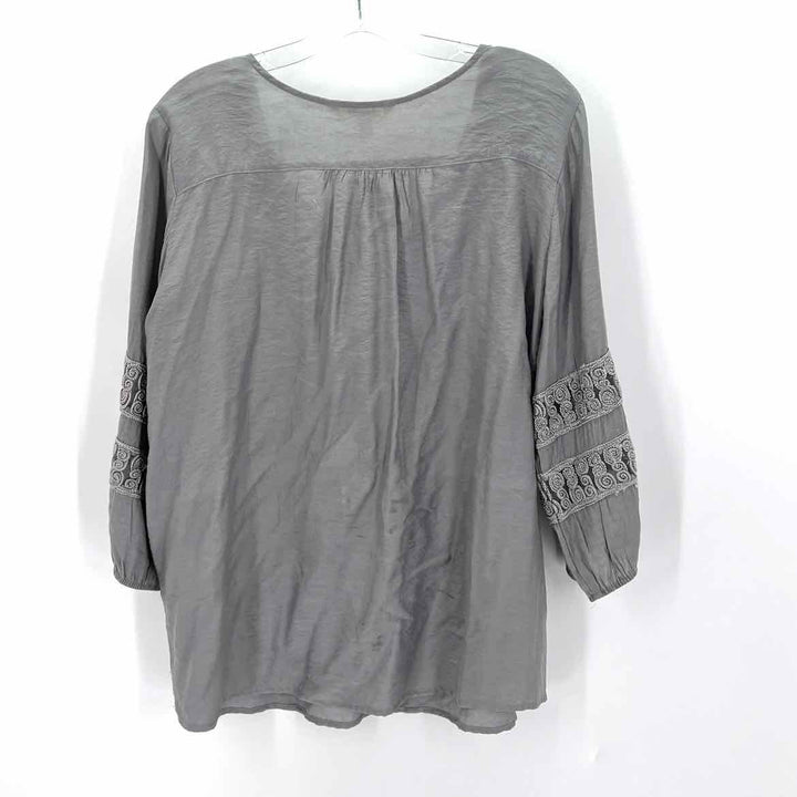 Size XL Gray Shirt