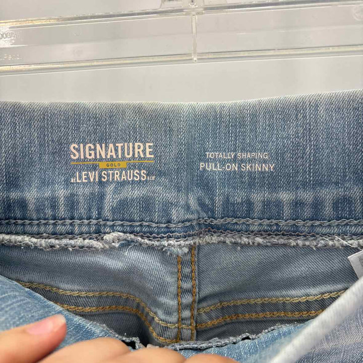 Size 31 Levi's Light Blue Denim Jeans