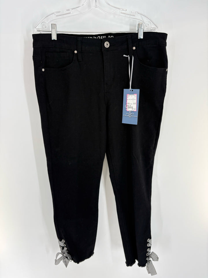 Size 16 Black Capri