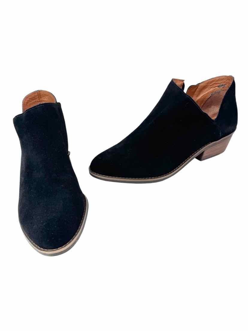 Shoe Size 10 LUCKY Black Suede Boots