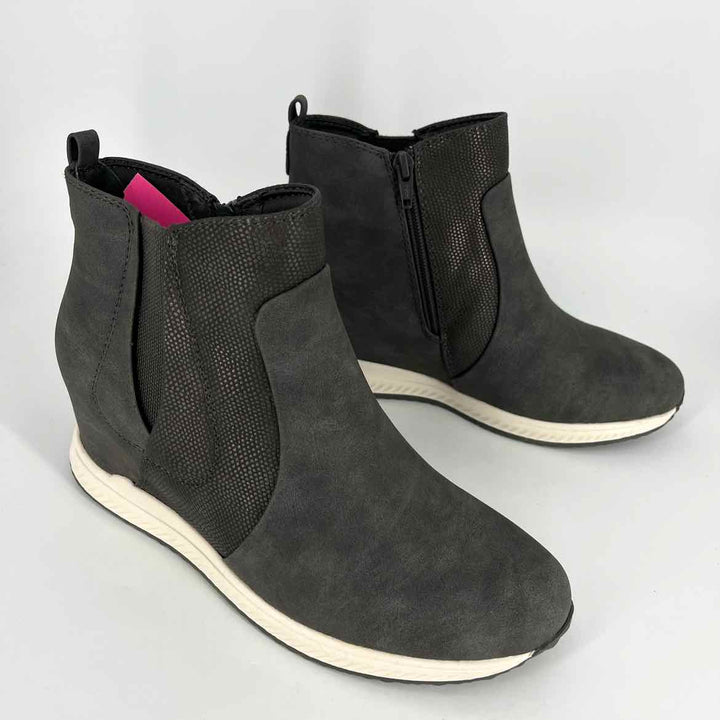Shoe Size 8 BARE TRAPS Gray Faux Leather Boots