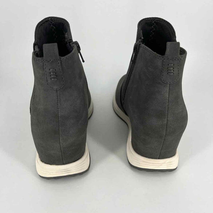 Shoe Size 8 BARE TRAPS Gray Faux Leather Boots