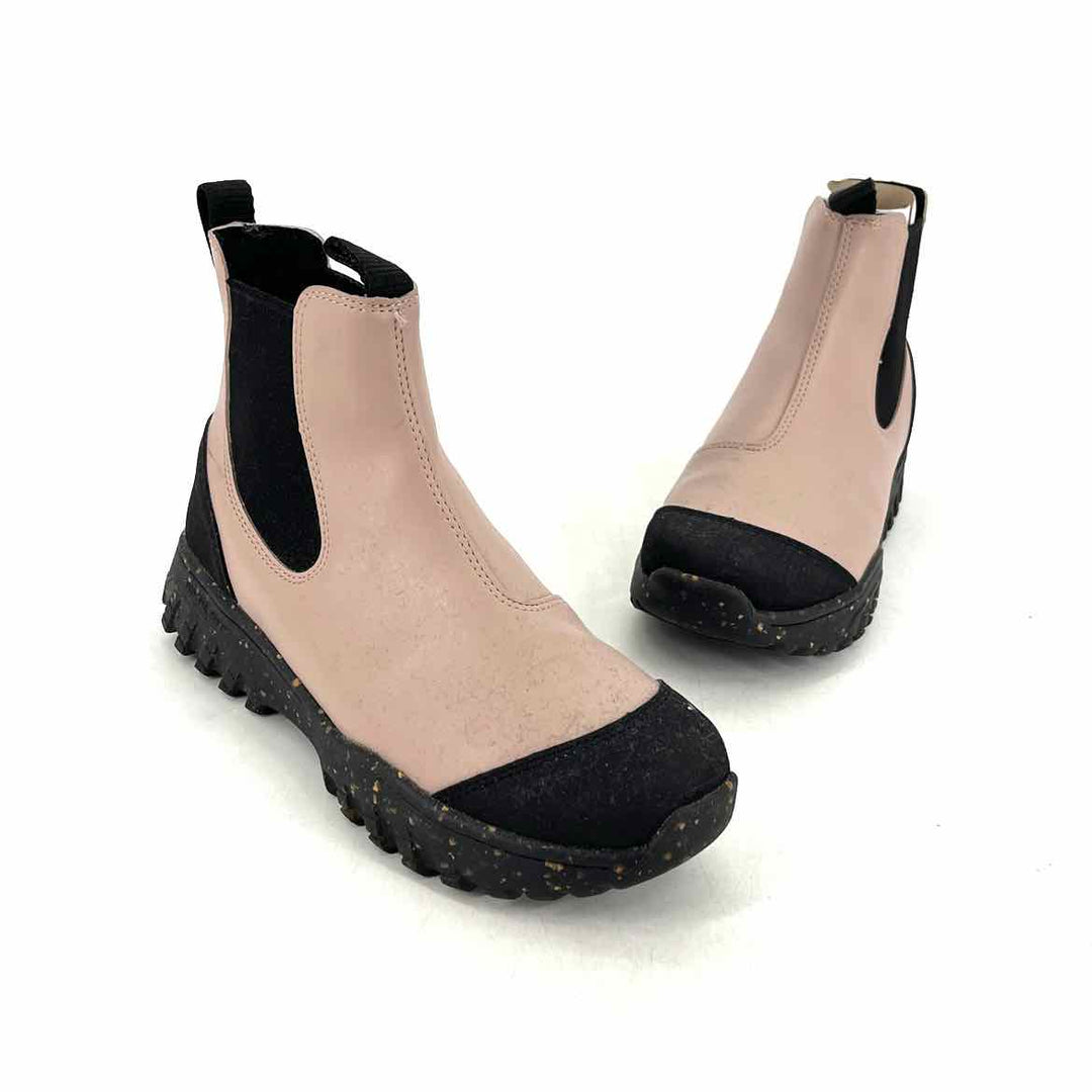 Shoe Size 7.5 Pale Pink Rubber Boots