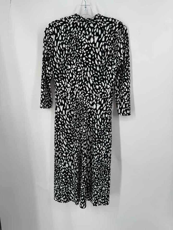 Size 4 White House Black Market Black/White Dress