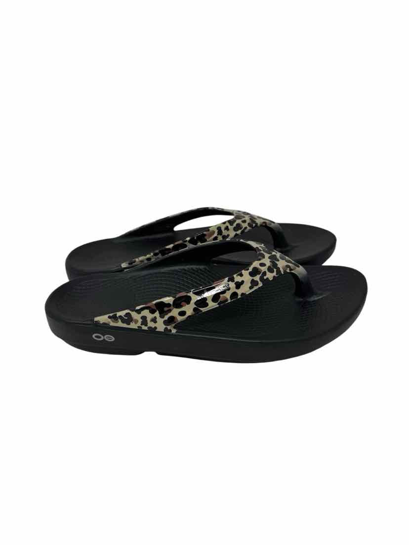 Shoe Size 9 OOFOS Black Sandals