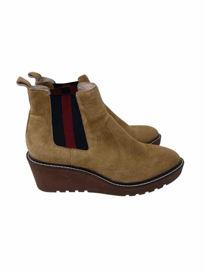 Shoe Size 8.5 Tan Suede Boots
