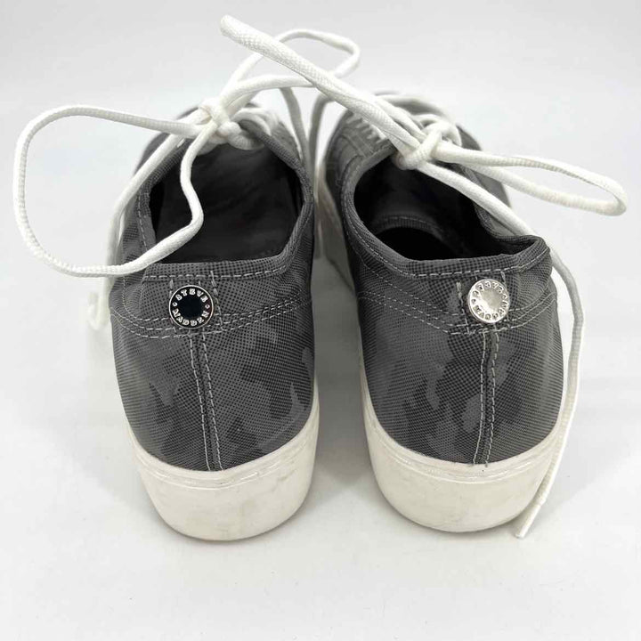 Shoe Size 9 Steve Madden Gray Sandals