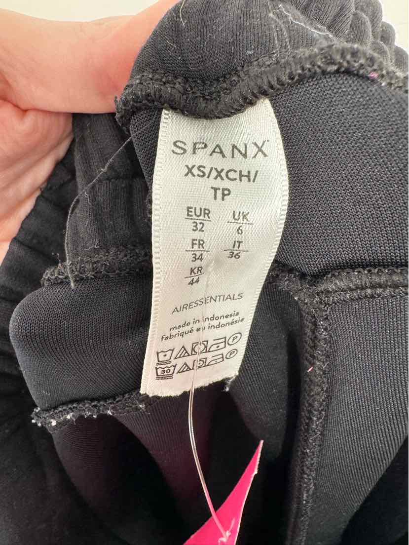 Size XS SPANX Black Capri