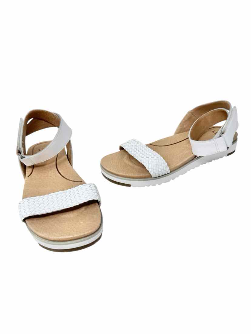 Shoe Size 7 Ugg White Sandals