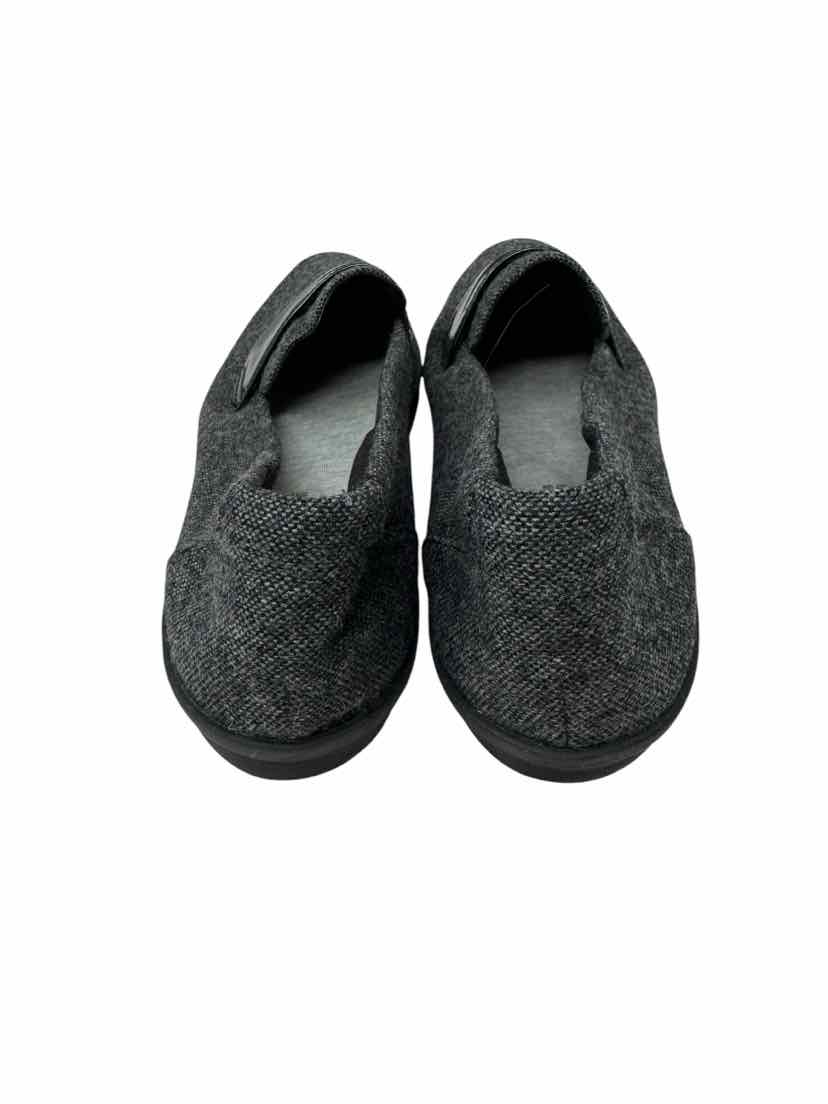Shoe Size 8 CLARKS Gray Flats